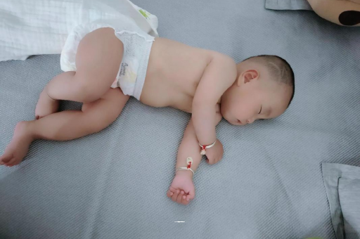 信阳几个月宝宝会抬头